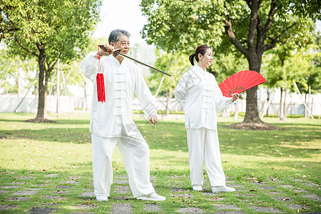 老年人太极锻炼图片