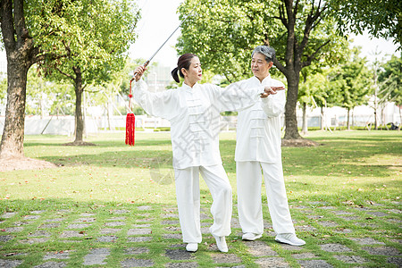 老年人太极锻炼图片