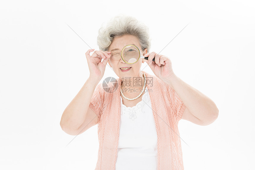 老年奶奶放大镜 图片
