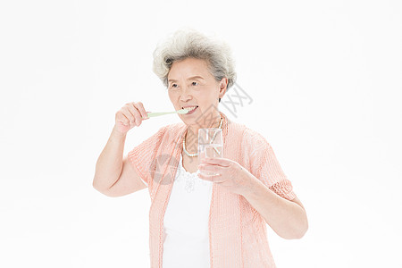 老年人奶奶刷牙背景图片