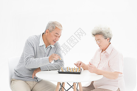 老年夫妇下棋图片