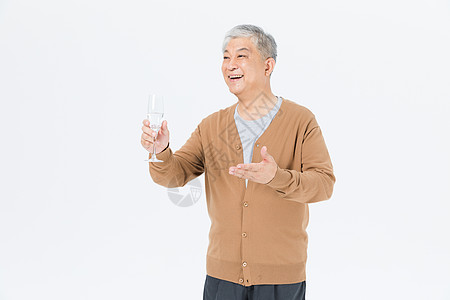 老年人高脚杯喝酒图片