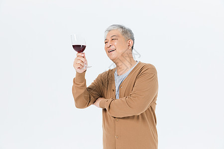 老年人喝红酒背景