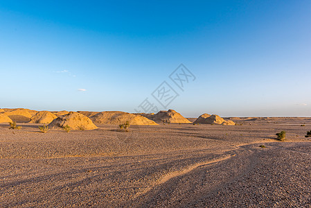 青海沙漠荒凉的戈壁滩无人区背景