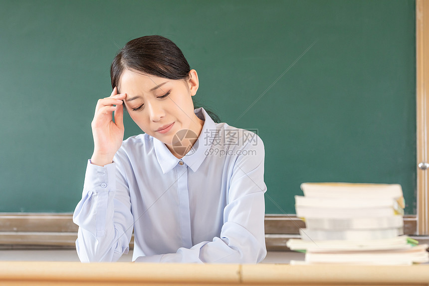 烦恼的女老师