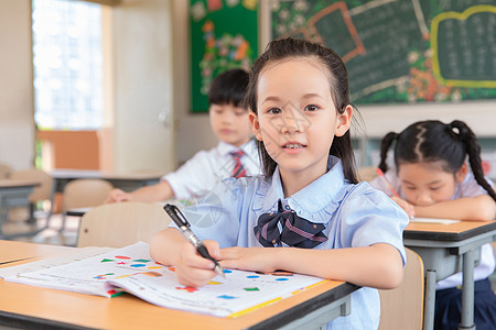 航拍校园小学生写作业背景