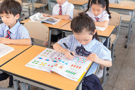 学校展板小学生写作业背景