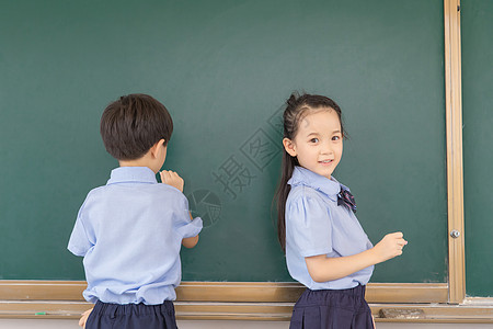 科技教育小学生在黑板写字背景