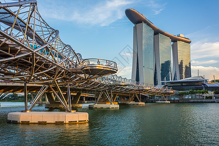 新加坡滨海湾双螺旋桥和金沙酒店图片