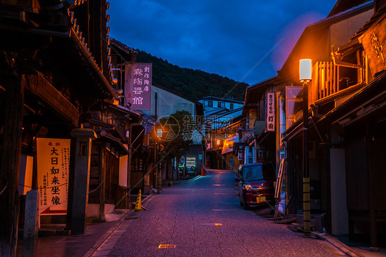 日本京都清水寺清水坂夜景图片