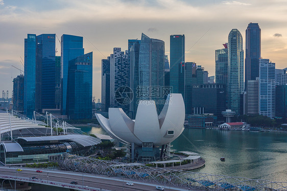 新加坡滨海湾双螺旋桥和金沙酒店图片