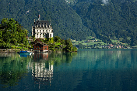 瑞士旅游景点因特拉肯湖风光背景图片