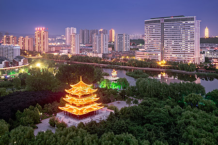 沂蒙邻水生态小城沂水城市湿地夜景图片