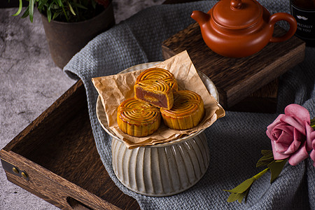 中秋月饼芝麻月饼高清图片