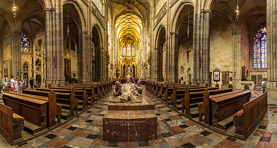 捷克布拉格著名旅游景点圣维特大教堂内部高清图片