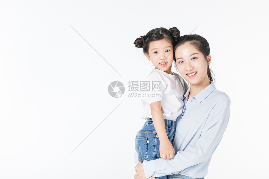 母亲抱着女儿图片