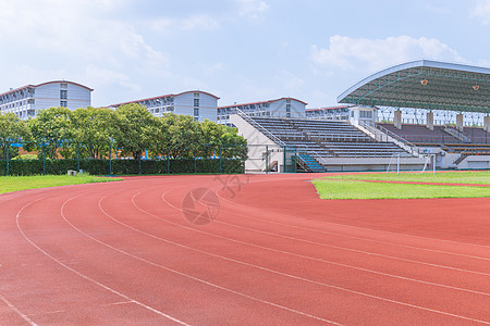 大学操场跑道图片