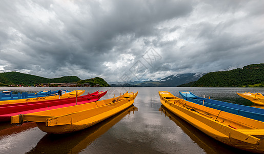 云南泸沽湖小船里格岛高清图片