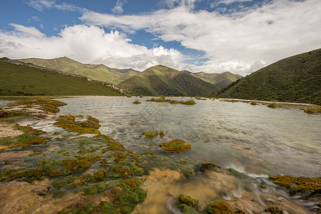 山涧溪水泉华滩正午景色背景