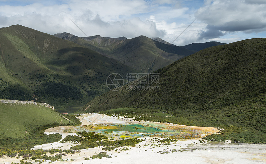 阿坝县云海日出全景图片