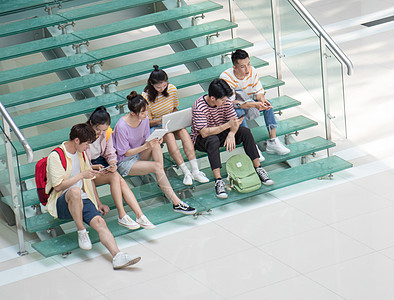 大学生电脑男生女生校园青春背景