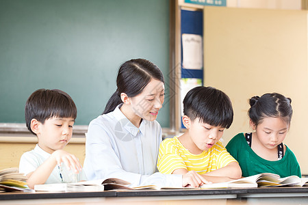 在家看书小学生师生教育背景