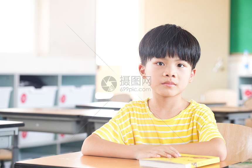 小学生课堂图片