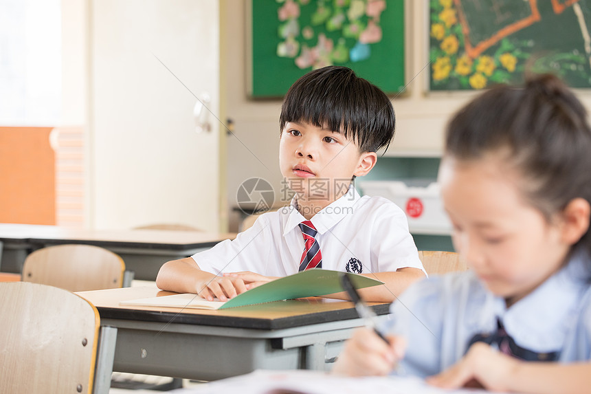 小学生课堂图片