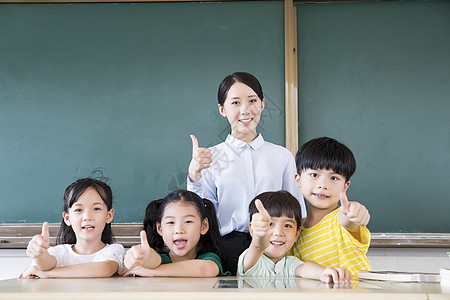 女教师和学生女教师和小学生微笑点赞背景