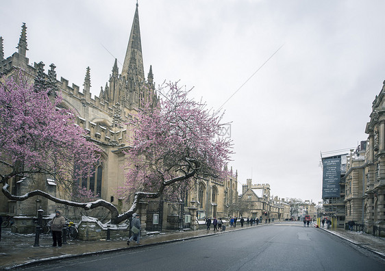 英国牛津大学雪景图片