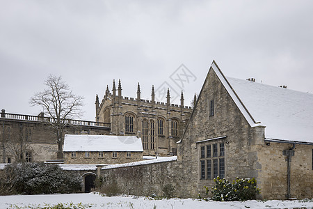 英国牛津大学雪景背景