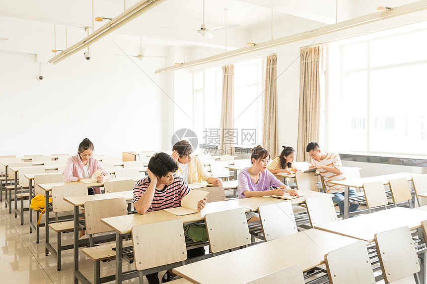 摄图网为您提供照片正版 高清照片下载,该高清照片标题为大学生教室