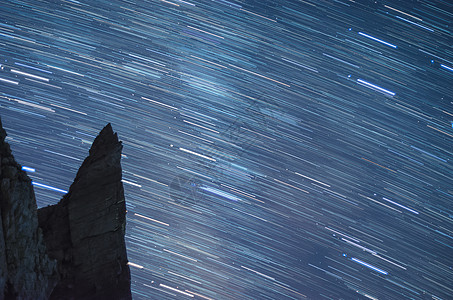 悬崖星轨天文自然高清图片