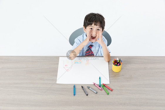 儿童书桌画画图片