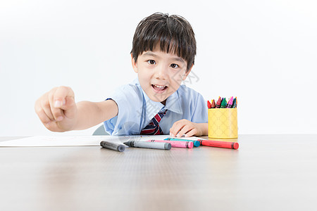 穿校服男生儿童书桌画画背景