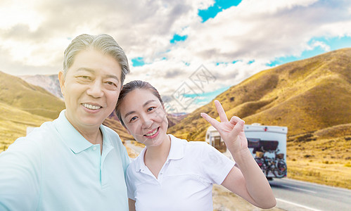 老年旅游旅途男沙漠高清图片