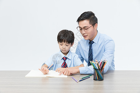 老师教学生画画学习快乐高清图片素材