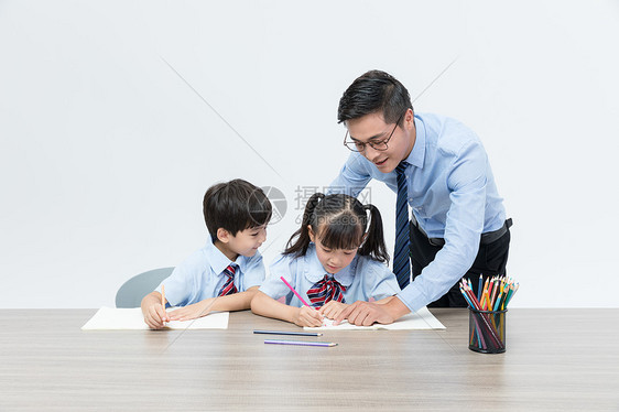 老师教学生画画学习图片