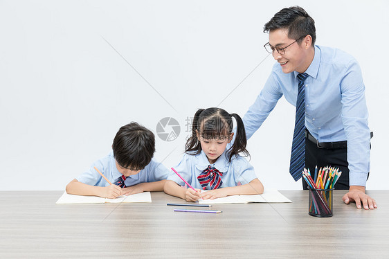 老师教学生画画学习图片