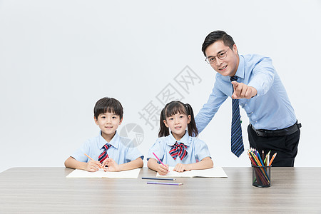 老师和孩子一起学习背景