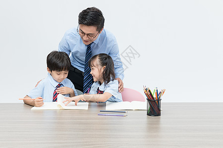 画画的学生老师教学生画画学习背景