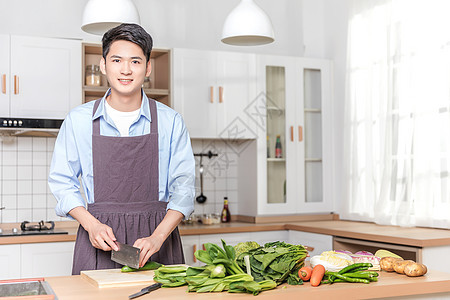 做饭的男生图片