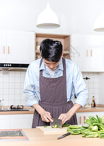 做饭的男生图片