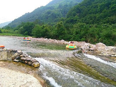 三峡漂流戏水漂流高清图片