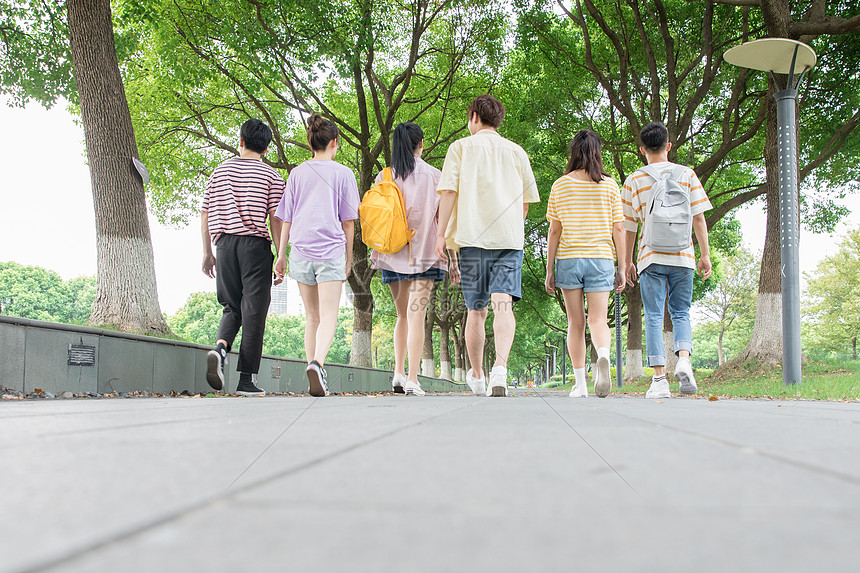 活力大学生背影图片