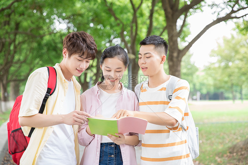 大学生校园学习生活图片