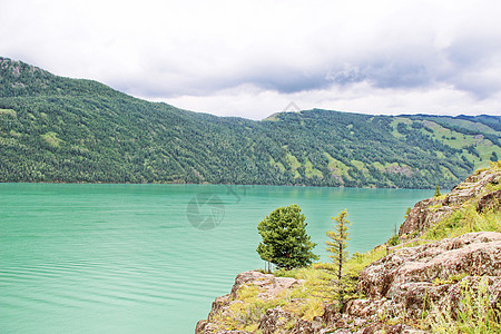 新疆喀纳斯湖高清图片
