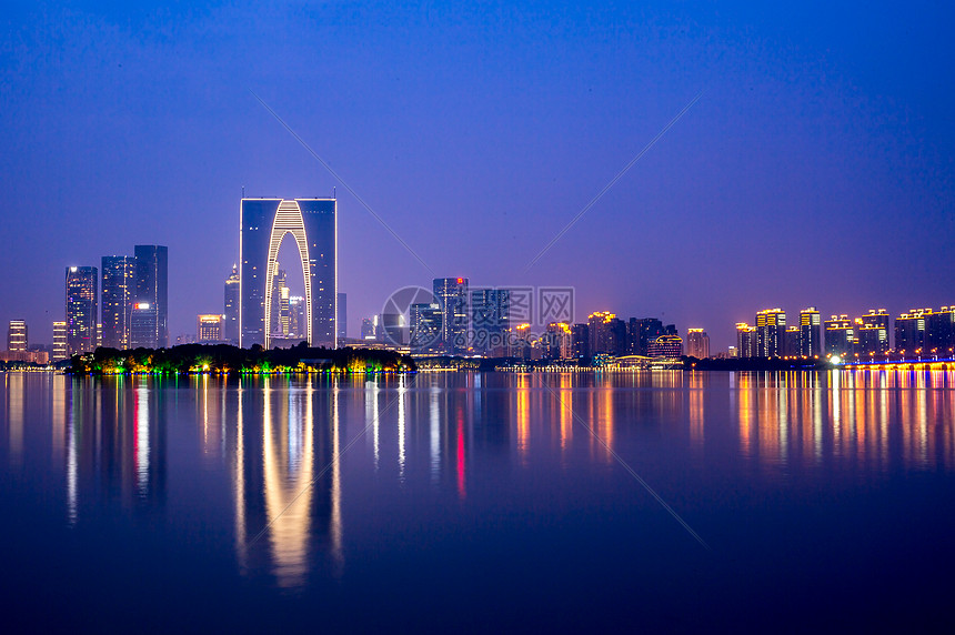 苏州风光东方之门夜景cbd夜晚图片