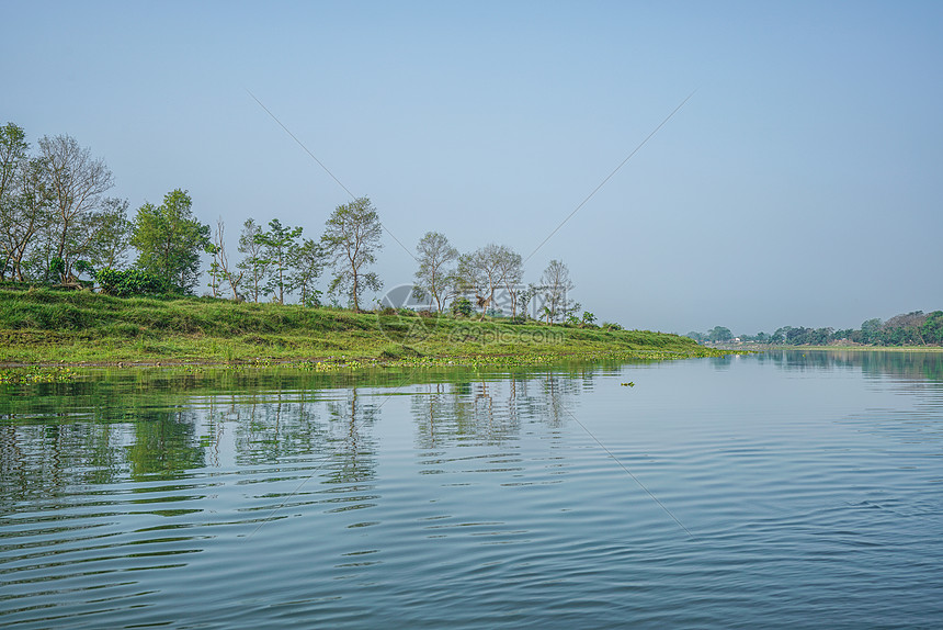 尼泊尔奇特旺国家公园河流风光图片
