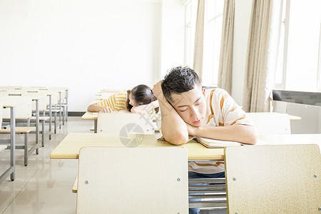 上课睡觉的学生校园生活背景